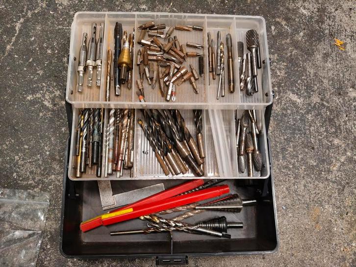 Doos vol boren, freesjes & bitjes - Dormer, Pferd, Atorn, Doe-het-zelf en Verbouw, Gereedschap | Boormachines, Zo goed als nieuw