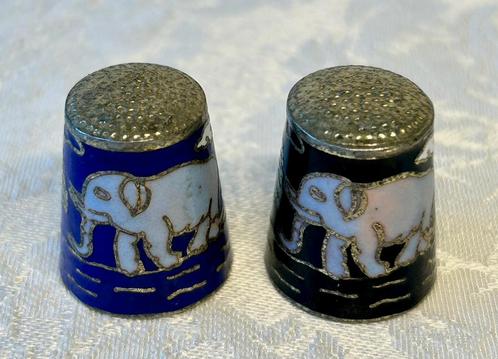 Vingerhoedje cloisonné zwart met olifanten., Verzamelen, Vingerhoedjes, Zo goed als nieuw, Ophalen of Verzenden