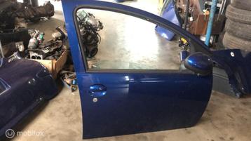 Portier rechtsvoor  blauw 4-deurs Toyota Aygo I ('05-'14) beschikbaar voor biedingen