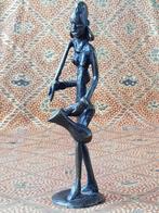 Mooi oud brons beeldje uit Afrika van een vrouw 17 cm., Antiek en Kunst, Ophalen of Verzenden