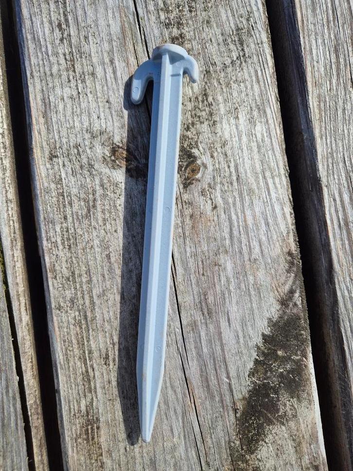 Kuntstof haringen - 27 stuks, Caravans en Kamperen, Kampeeraccessoires, Nieuw, Ophalen of Verzenden