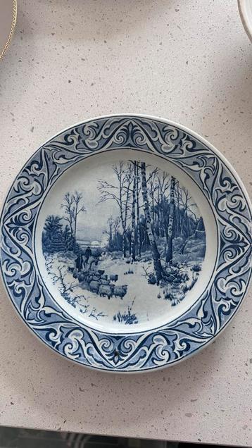 Petrus Regout 'Winter' Bord beschikbaar voor biedingen