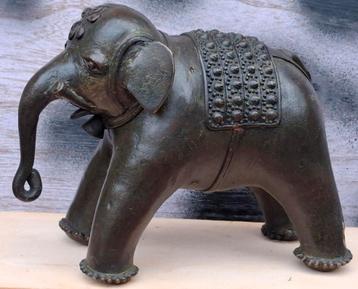 Olifant.  Brons.  India.  Oud.  16/12 cm. beschikbaar voor biedingen