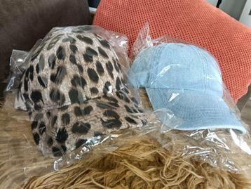 2 x dames petten(LOAVIES) beschikbaar voor biedingen