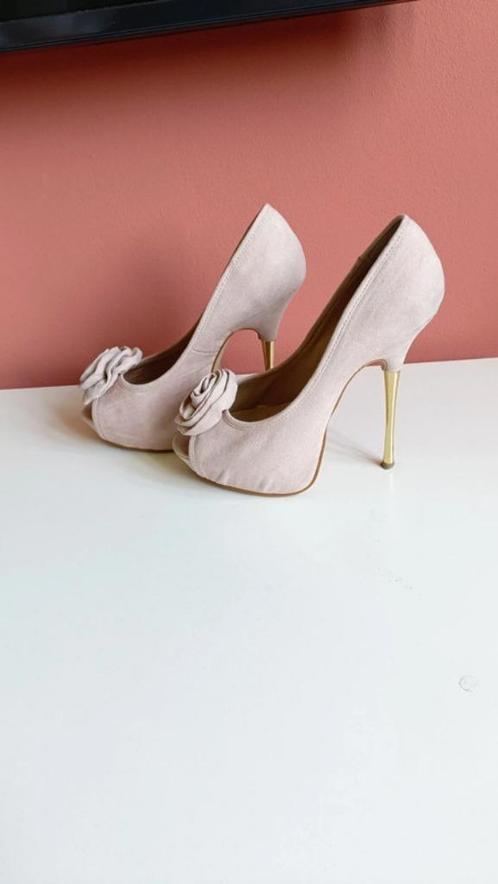 Roze hoge hakken stiletto suede look maat 38, Kleding | Dames, Schoenen, Zo goed als nieuw, Schoenen met hoge hakken, Roze, Ophalen of Verzenden