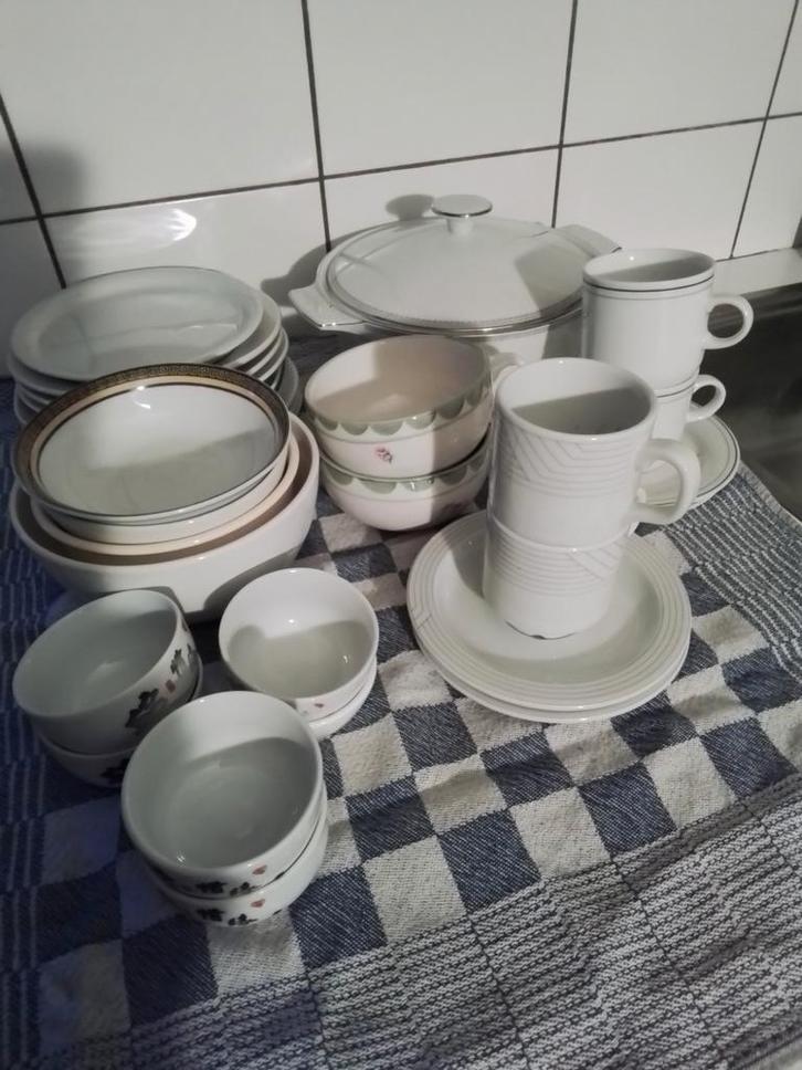 Keukenbenodigdheden:Kopjes,schotels,schaaltjes,26 stuks 10eu, Huis en Inrichting, Keuken | Servies, Gebruikt, Kop(pen) en/of Schotel(s)