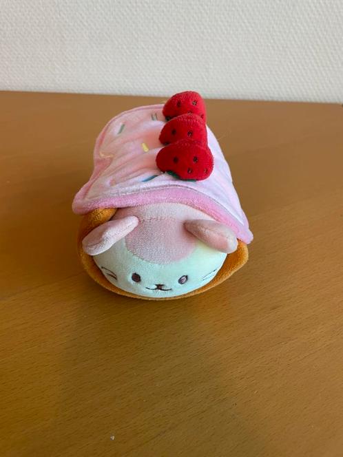 Anitollz strawberry roll cake aardbeien kat cat kittiroll, Kinderen en Baby's, Speelgoed | Knuffels en Pluche, Poes, Ophalen of Verzenden