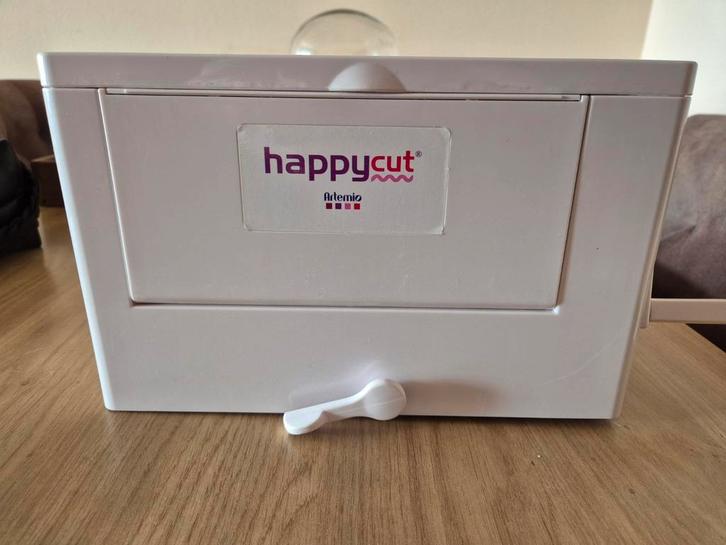 Happycut A4 Snij- en Embossingmachine Artemio, Hobby en Vrije tijd, Knutselen, Zo goed als nieuw, Gereedschap of Toebehoren, Verzenden