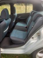 Te koop renault clio zilvergrijs, Auto's, Voorwielaandrijving, 4 cilinders, 1200 kg, Handgeschakeld
