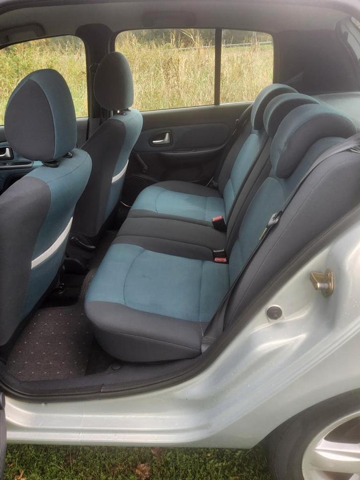 Te koop renault clio zilvergrijs, Auto's, Renault, Particulier, Benzine, D, Hatchback, Handgeschakeld, Origineel Nederlands, Zilver of Grijs