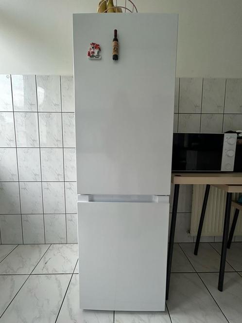 ikea refrigerator/ koelkast, Witgoed en Apparatuur, Koelkasten en IJskasten, Zo goed als nieuw, Zonder vriesvak, 140 tot 160 cm