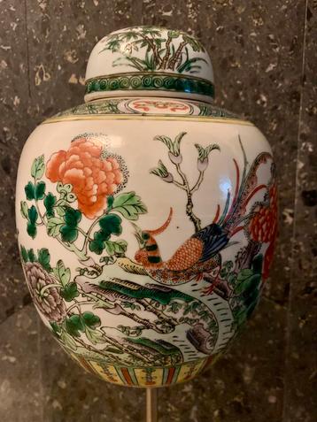 Een Chinese famille verte gemberpot met deksel beschikbaar voor biedingen