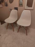 2 eetkamerstoelen/ bureaustoelen wit Knibbeler Wonen, Ophalen, 75 m² of meer, Wit, Laminaat