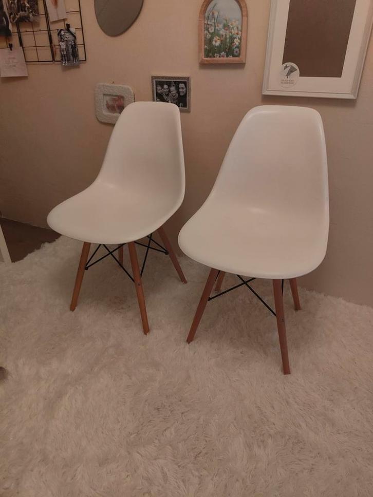 2 eetkamerstoelen/ bureaustoelen wit Knibbeler Wonen, Huis en Inrichting, Stoffering | Vloerbedekking, Laminaat, Wit, 75 m² of meer