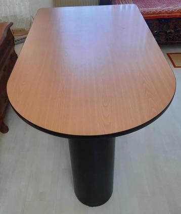 Moderne EetTafel beschikbaar voor biedingen