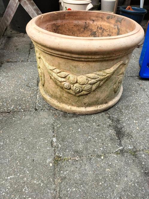 Oude terracotta grote bloempot bloembak, Tuin en Terras, Bloempotten, Zo goed als nieuw, 40 cm of meer, Rond, Ophalen
