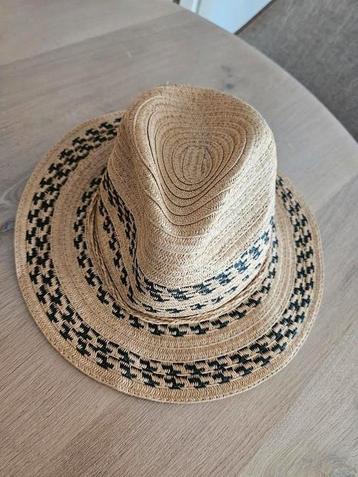 Stro hoedje  beschikbaar voor biedingen