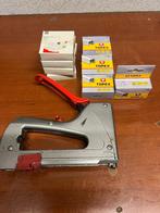 Handtekker met 8000 nietjes, Doe-het-zelf en Verbouw, Gereedschap | Handgereedschap, Ophalen of Verzenden, Gebruikt