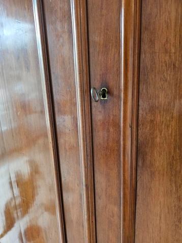 Strakke antieke kledingkast demontabel - afbeelding 4