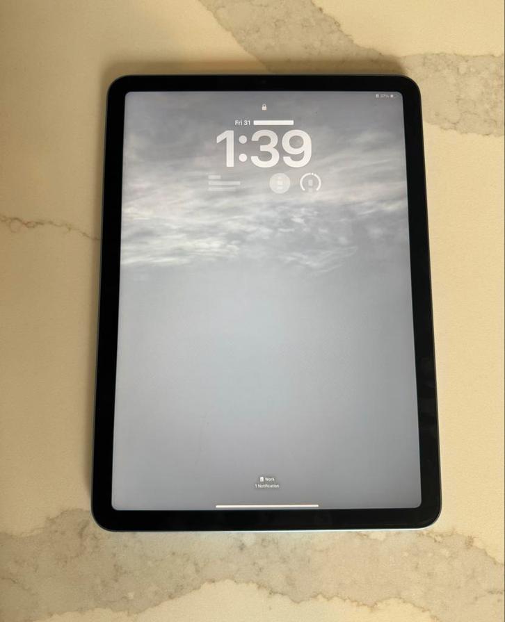 Apple ipad air 5th, Computers en Software, Apple iPads, Zo goed als nieuw, Apple iPad Air, Wi-Fi, 11 inch, 64 GB, Blauw, Ophalen