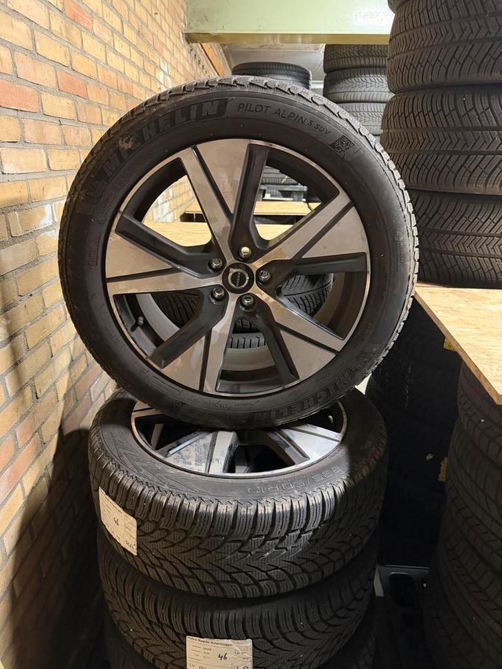 Winterwielset Volvo XC40 / Lynk & Co, Auto-onderdelen, Banden en Velgen, Banden en Velgen, Winterbanden, 19 inch, 235 mm, Personenwagen