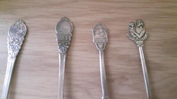 Lepeltjes uit de oude doos beschikbaar voor biedingen