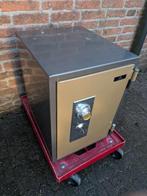 Zeer robuuste en brandwerende kluis (met sleutel), Ophalen