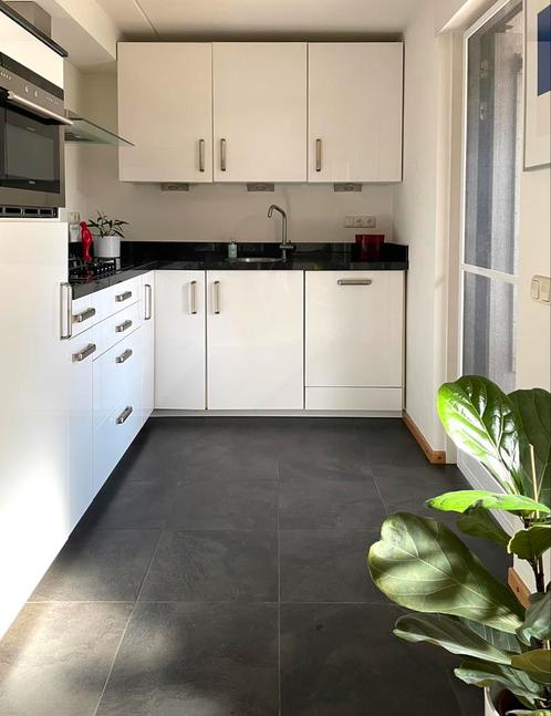 Keuken wit hoogglans Siemens apparatuur granieten blad, Huis en Inrichting, Keuken | Complete keukens, Gebruikt, Hoekkeuken, Wit