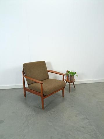 Teak Scandinavische fauteuil bruin stoffen kussens, stoel 1 beschikbaar voor biedingen