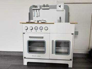 Speelkeuken bandits & angels beschikbaar voor biedingen