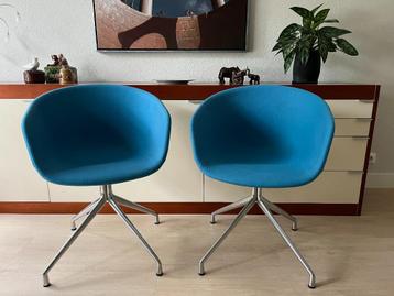 Twee z.g.a.n. HAY About a Chair AAC 21 stoelen  beschikbaar voor biedingen