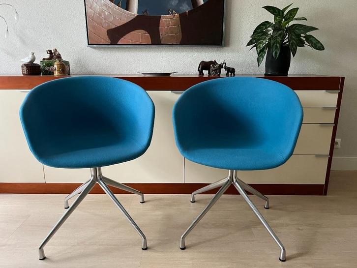 Twee z.g.a.n. HAY About a Chair AAC 21 stoelen, Huis en Inrichting, Stoelen, Zo goed als nieuw, Twee, Stof, Blauw, Ophalen