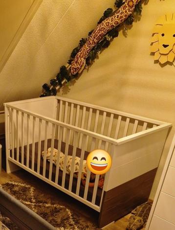 Doorgroei ledikant / juniorbed / babykamer / kinderkamer beschikbaar voor biedingen