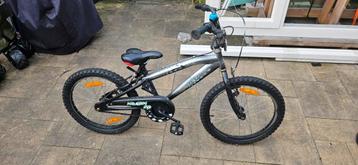 Kinderfiets  20 inch trapt en remt goed. Gebruikt  beschikbaar voor biedingen