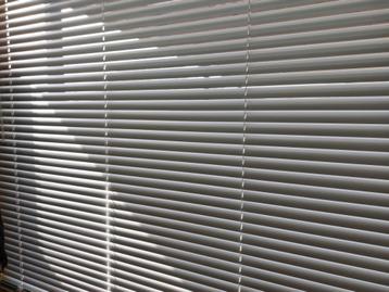 Luxaflex aluminium jaloezie 120 cm beschikbaar voor biedingen
