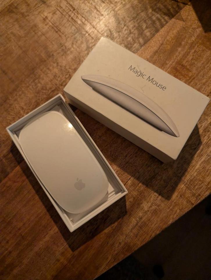 Apple Magic mouse 2, Computers en Software, Muizen, Zo goed als nieuw, Muis, Rechtshandig, Draadloos, Ophalen of Verzenden