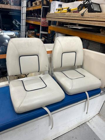 2 klapbare bootstoelen beschikbaar voor biedingen