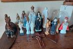 16 religieuze beeldjes + 2x console + 2x stolp, Antiek en Kunst, Antiek | Religie, Ophalen of Verzenden