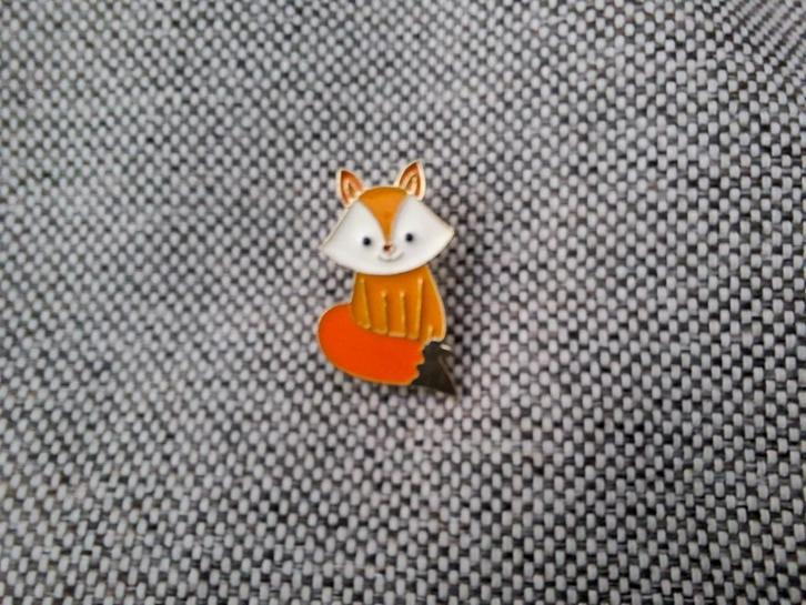 1 mooie pin van een vos te koop, Verzamelen, Speldjes, Pins en Buttons, Nieuw, Speldje of Pin, Overige onderwerpen, Ophalen of Verzenden