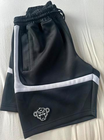 Black Bananas short beschikbaar voor biedingen