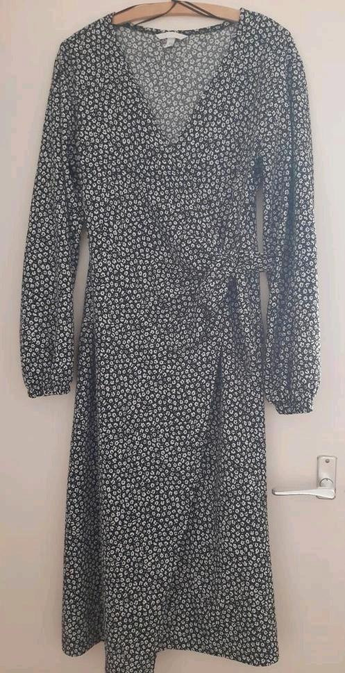 H&M Overslagjurk Blauw/Wit Gebloemd - Maat 38, Kleding | Dames, Jurken, Zo goed als nieuw, Maat 38/40 (M), Blauw, Ophalen of Verzenden