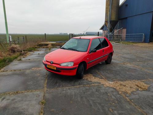 Peugeot 106 1.1 Sketch 2001 Rood APK tot 22 september 2025, Auto's, Peugeot, Particulier, Bluetooth, Centrale vergrendeling, Radio