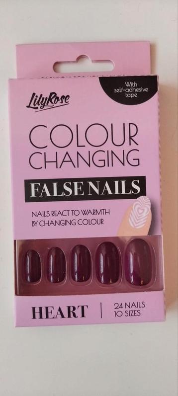 Lily Rose Kleurveranderende Valse Nagels - Heart beschikbaar voor biedingen