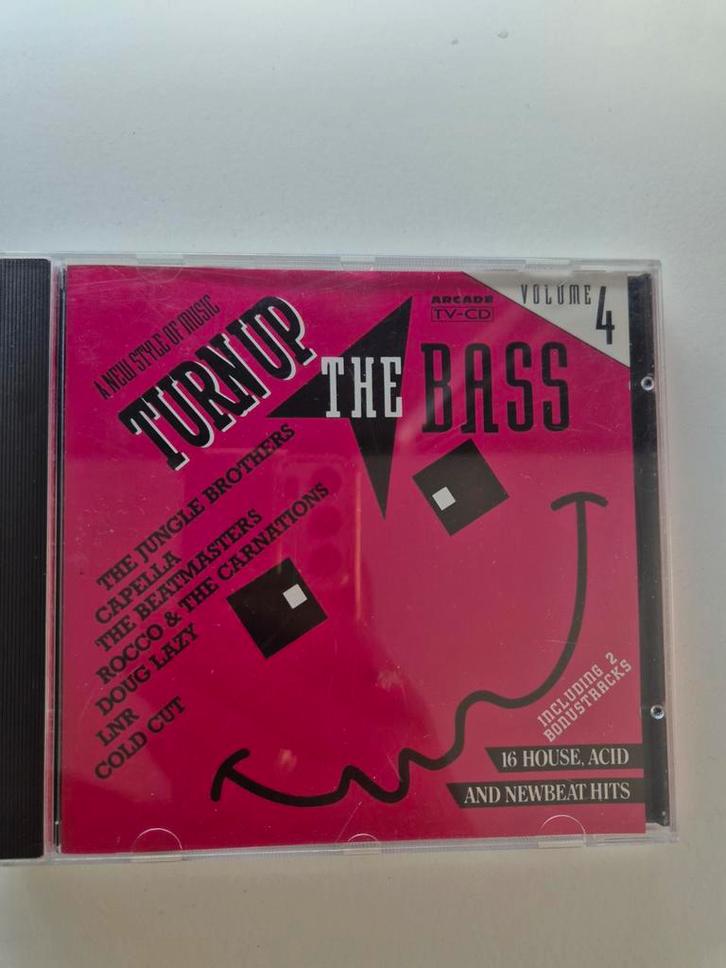 Turn Up The Bass Volume 4 CD, Cd's en Dvd's, Cd's | Dance en House, Gebruikt, Techno of Trance, Ophalen of Verzenden
