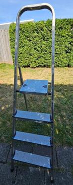 Huishoudtrap 4 treden, Leifheit, max. 150 kg te belasten, Doe-het-zelf en Verbouw, Ladders en Trappen, Ophalen, Gebruikt, Trap