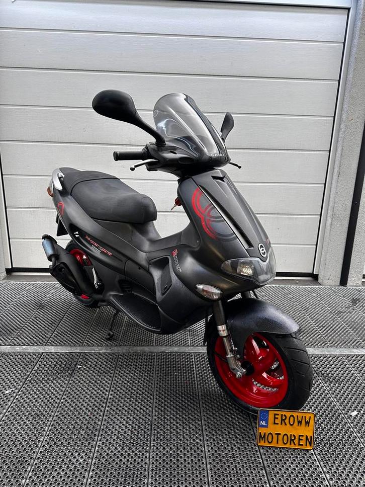 Gilera Runner Sp pro 50cc 2003 vers! (70cc 125cc 180cc), Fietsen en Brommers, Brommers | Tuning en Styling, Zo goed als nieuw