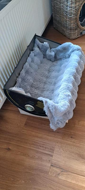 Stoere kleine honden of katten mand beschikbaar voor biedingen