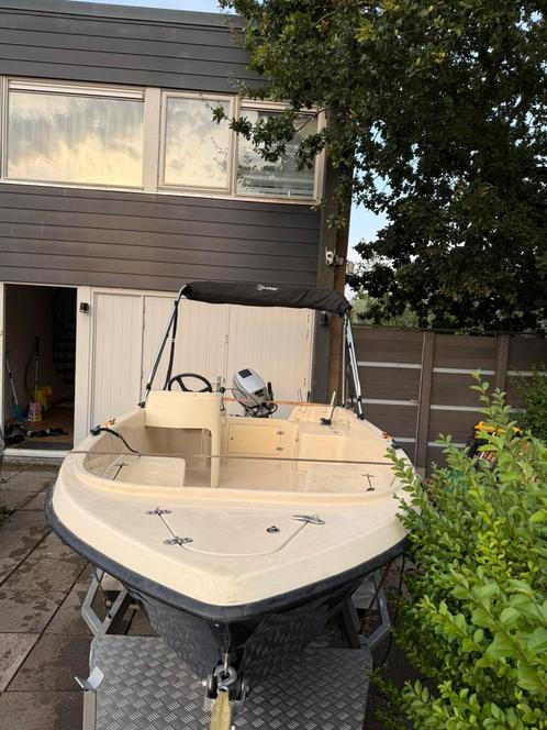 Leuke concoleboot, Watersport en Boten, Vis- en Consoleboten, Zo goed als nieuw, Tot 10 pk, 3 tot 6 meter, Benzine, Buitenboordmotor