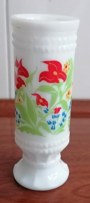 Antiek vaasje/hoge beker met handgreep porselein € 10,00 beschikbaar voor biedingen