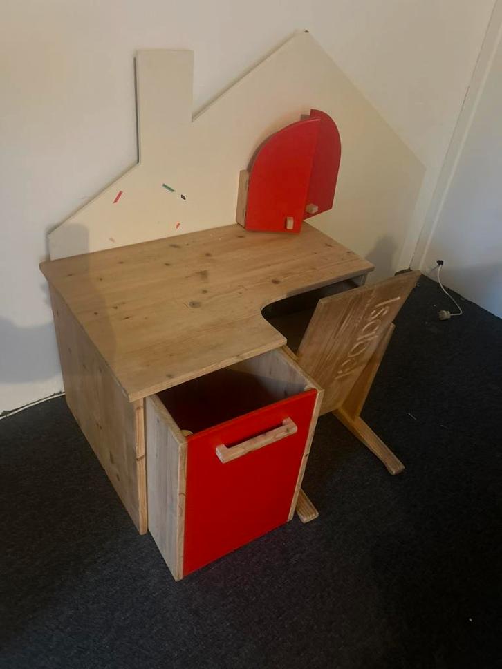 Peuter / kleuter bureau met stoeltje, Kinderen en Baby's, Kinderkamer | Tafels en Stoelen, Gebruikt, Tafel(s) en Stoel(en), Ophalen